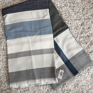 New Gap Blanket Scarf